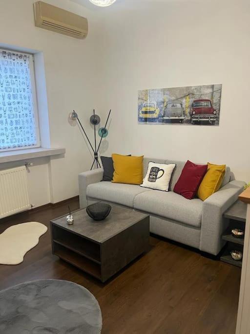 Lovely 1 Bedroom In Center דירה *